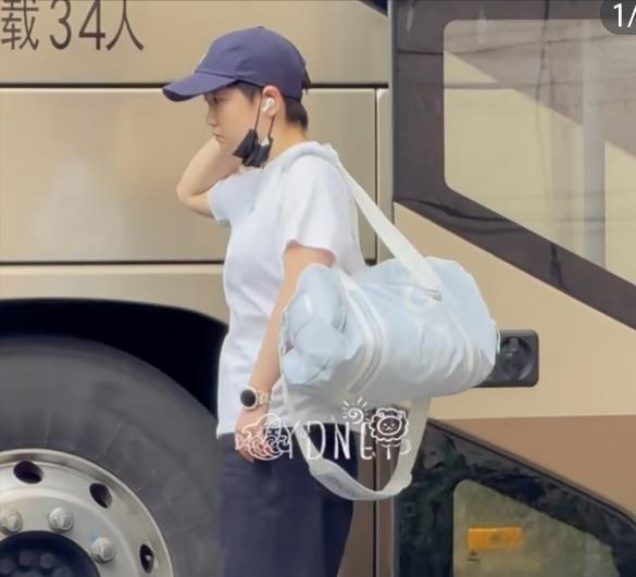 9月11日，孙颖莎、王楚钦、王曼昱被拍到带着行李上车，结束在上海崇明的封闭集训，