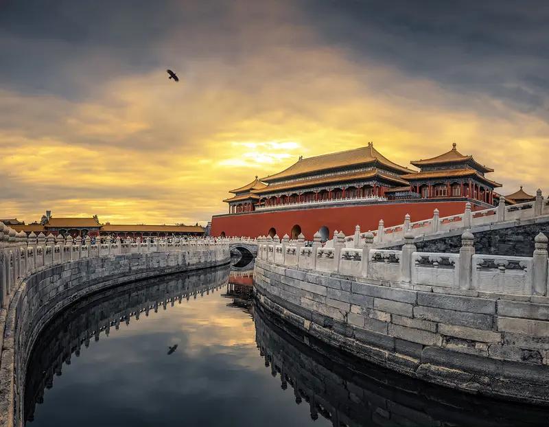 我们的国家名为中国，可你知晓“中国”这一名称的由来吗？数千年前，周成王五年（公