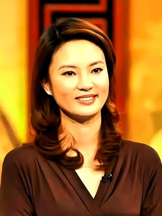 49岁，无夫无子，两任男友一死缓一惨死狱中，她的人生比电视剧还虐谁能想到，那