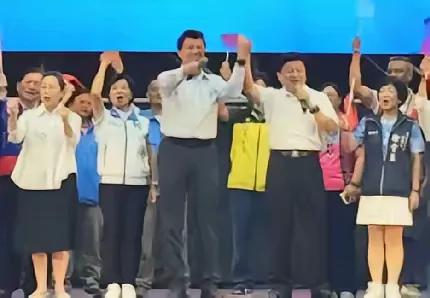 谢龙介前往花莲喊话团结，透露与赖“关系匪浅”意欲何为？8月15日，蒋万安和徐巧
