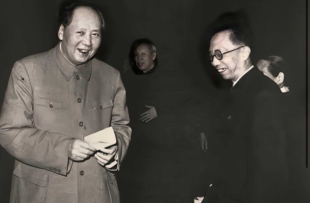 看到一个高赞回答，问题是“溥仪为什么不能杀”？答案梗概如下：“满族统治和印度