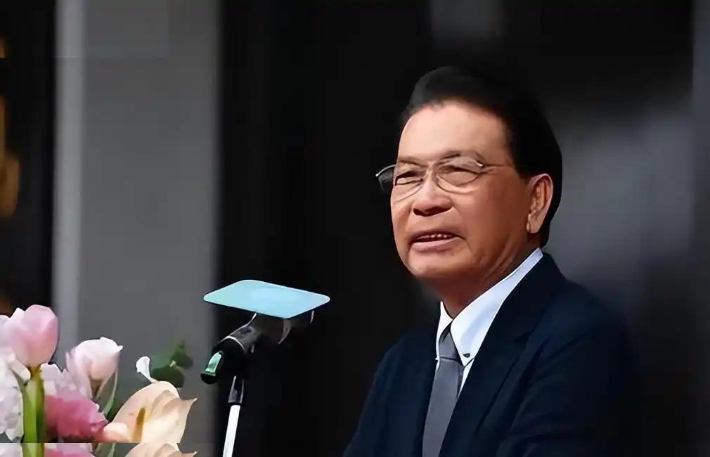柳传志选杨元庆，何享健选方洪波，中国公司最值得拆解的两场交班！柳传志把联想交给