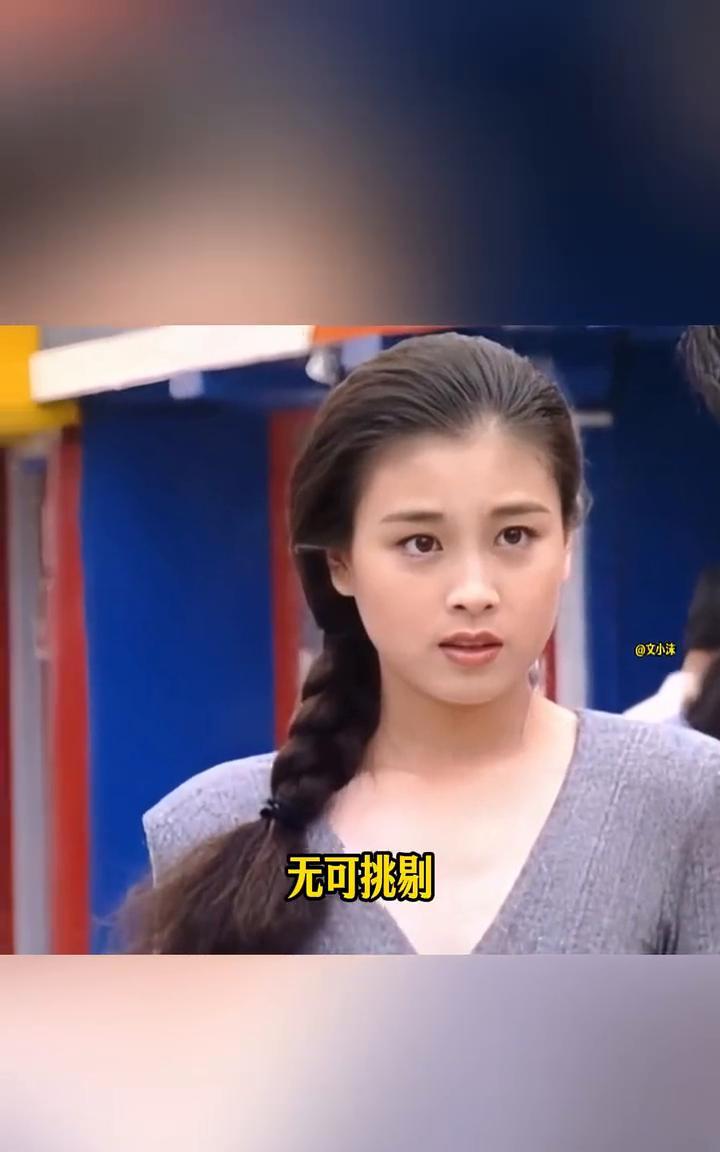 文小沫。她是一位标准的东方美人，五官精致，虽没有浓妆艳抹，却让人挪不开眼。她的