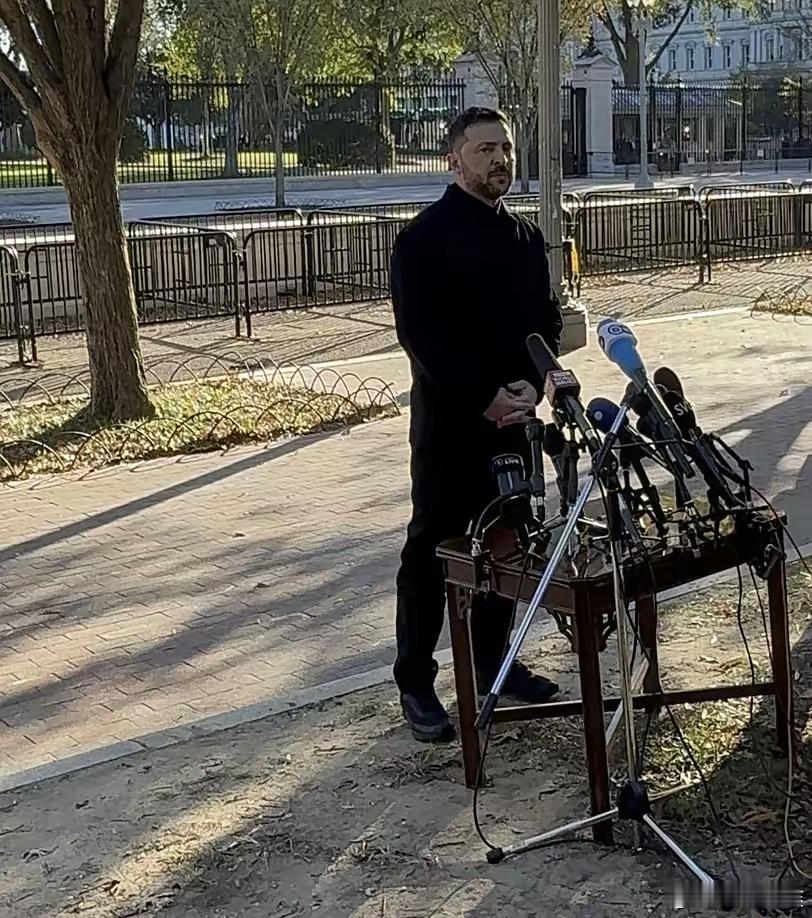 白宫不让开！泽连斯基街边摆摊开记者会！​泽连斯基在白宫谈崩了——因为死磕“绝不割