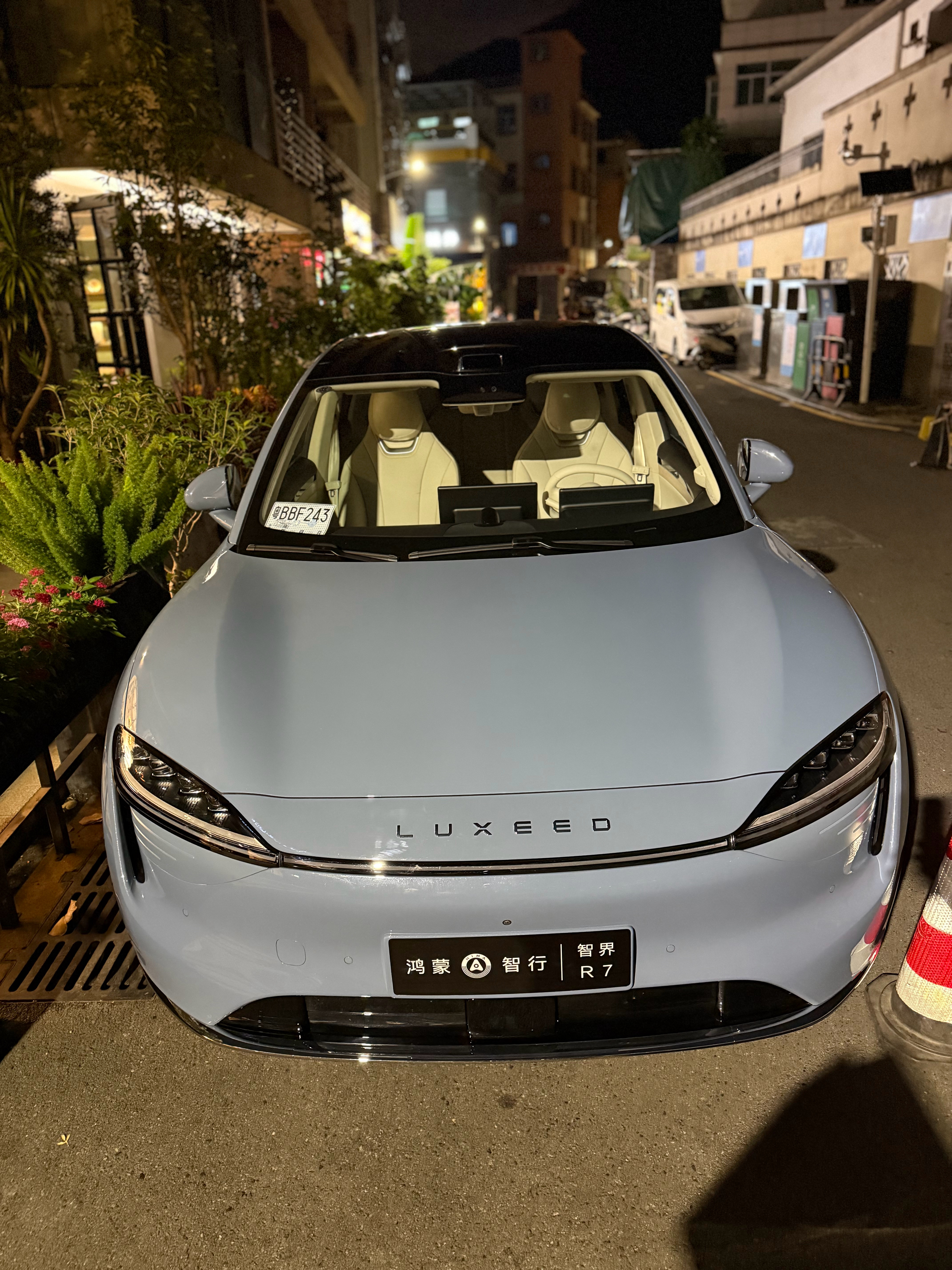 山里第一台鸿蒙智行点车​​​