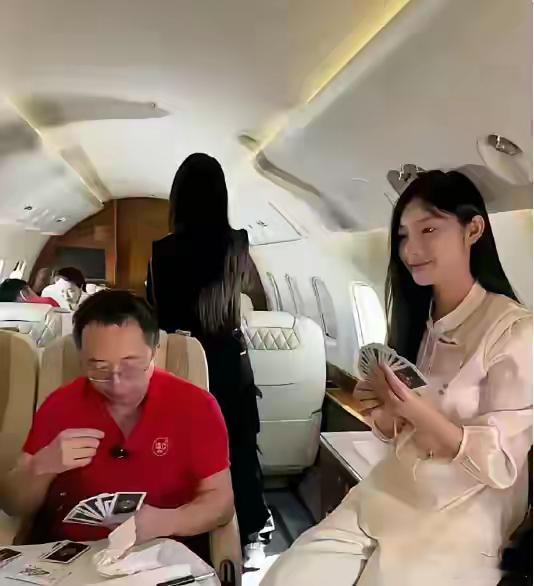 好高级，我感觉以前坐的都是假飞机吧