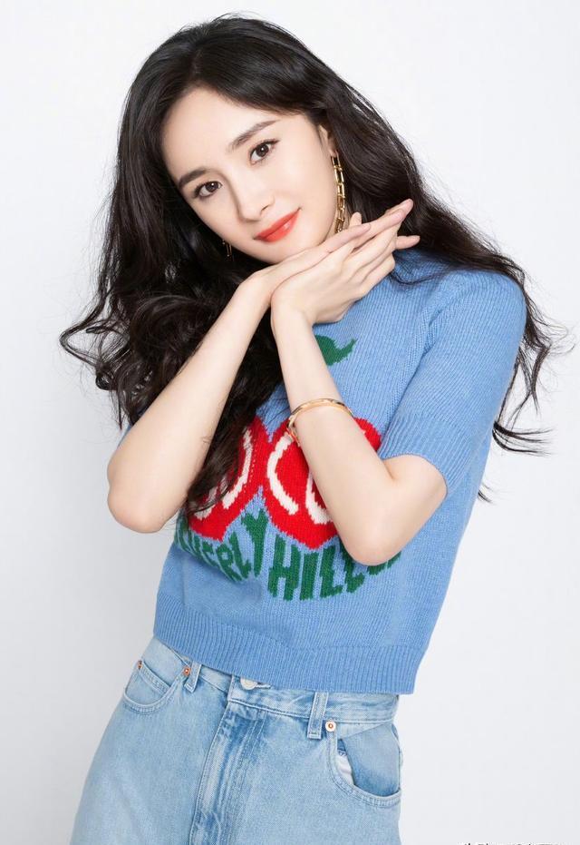 杨幂最新写真曝光：少女感满满，每一帧都适合当壁纸！！！