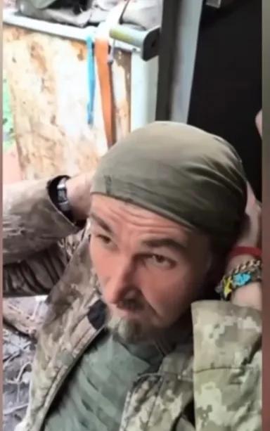 俄罗斯军队在顿涅茨克前线俘获乌军第60旅下辖的多个FPV无人攻击机操作组，这些人