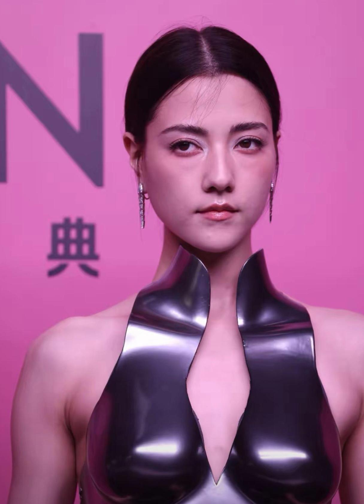 霍家二少与章子怡擦肩而过，最终选择了娜然。不是因为娜然年轻，更不是她知名度高，