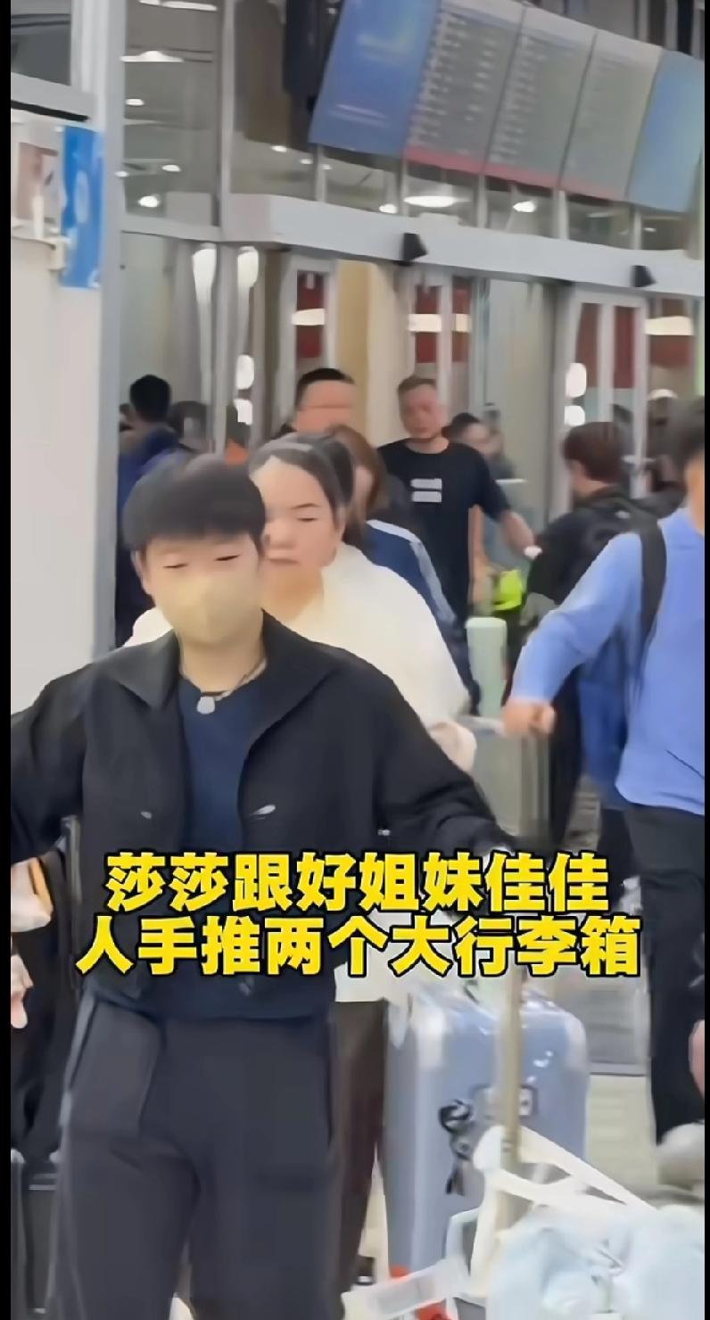 国乒天团集结澳门！风尘仆仆备战世界杯✨刚刷到视频，咱们国乒全体都平安抵达澳