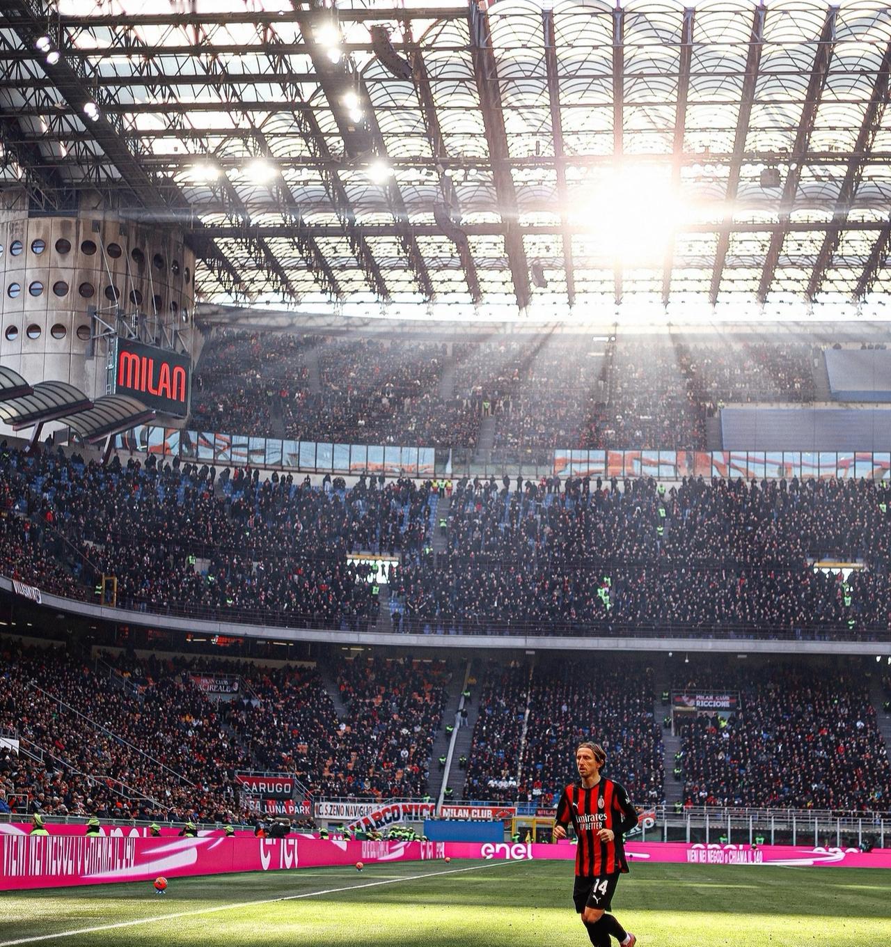 从《阳光照耀圣西罗》看四川的米兰球迷！相信很多米兰球迷，都刷到过国内网红博主《