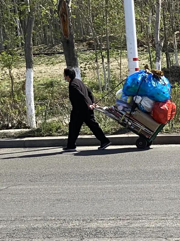 醍醐灌顶的一段话：“父母身体不好，你不要在意，父母过得苦，你也不要在意，父母捡