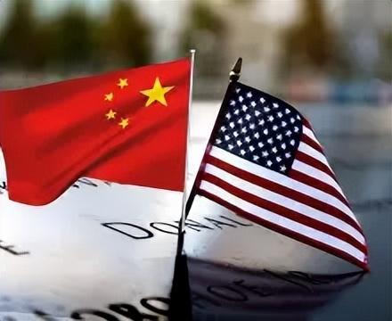 现在美国人开始羡慕中国制度了。有美国学者这么概括：美国是资本控制国家，国家听资本