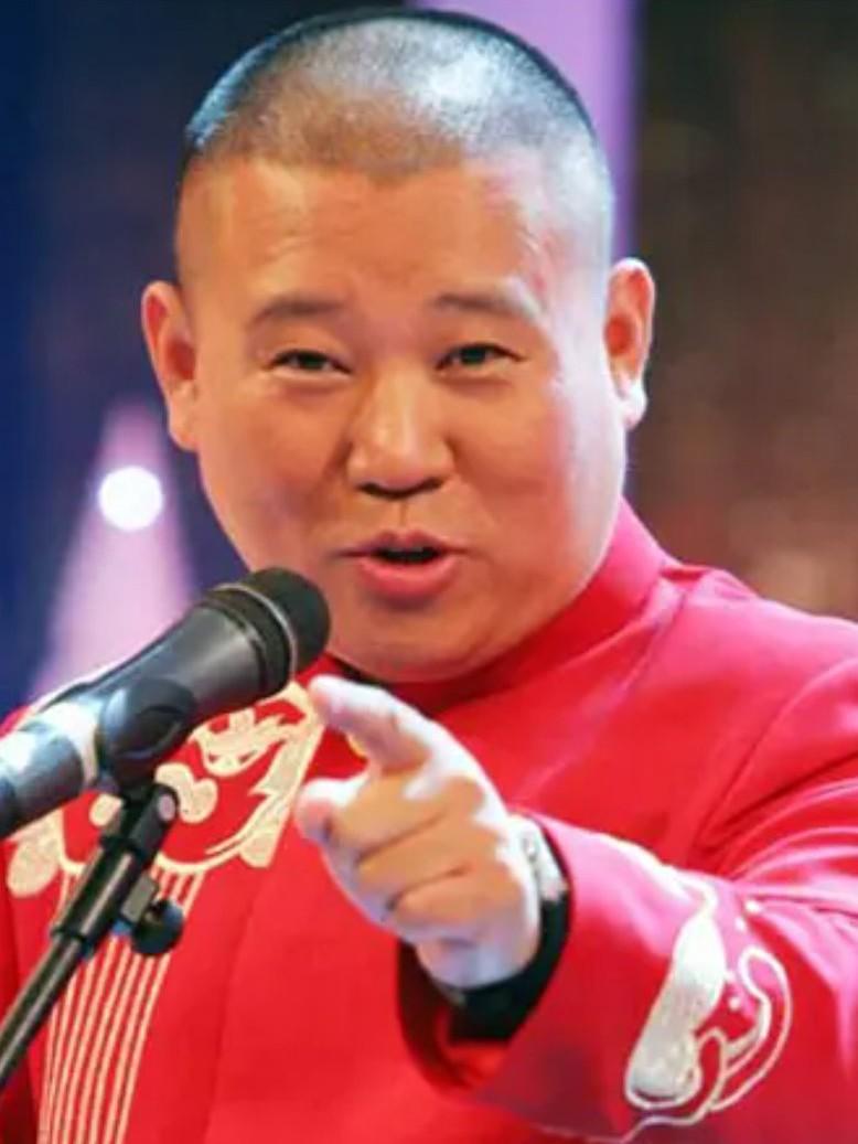 相声名家张伯鑫老婆真的郁闷了！刚刚张伯鑫老婆直播时表示：不是郭德纲告的我，是郭德