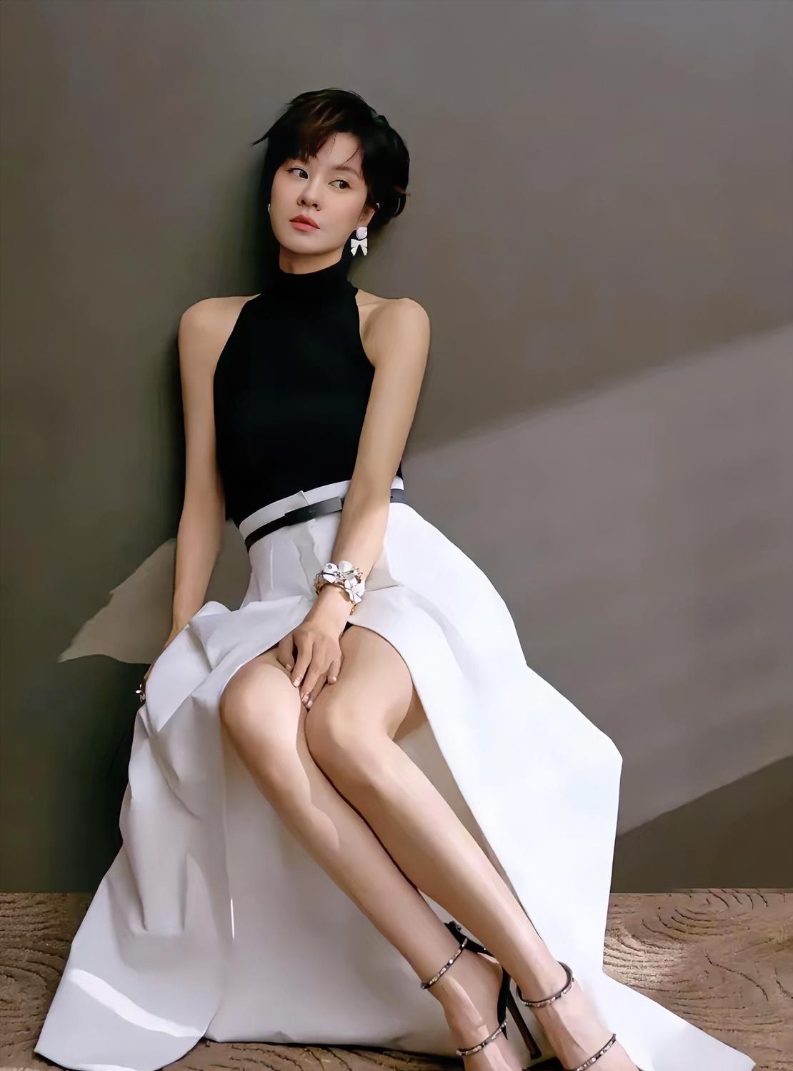 郁可唯，168cm，这双鞋太显脚大了，你们看看是不是呢？