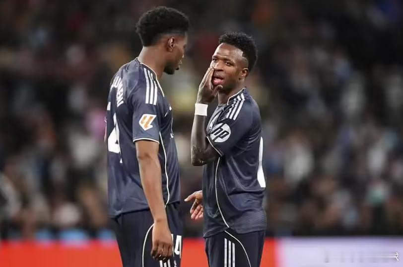 据西班牙《马卡报》报道，最近几个月，巴西前锋维尼修斯展现出了令人耳目一新的变化。