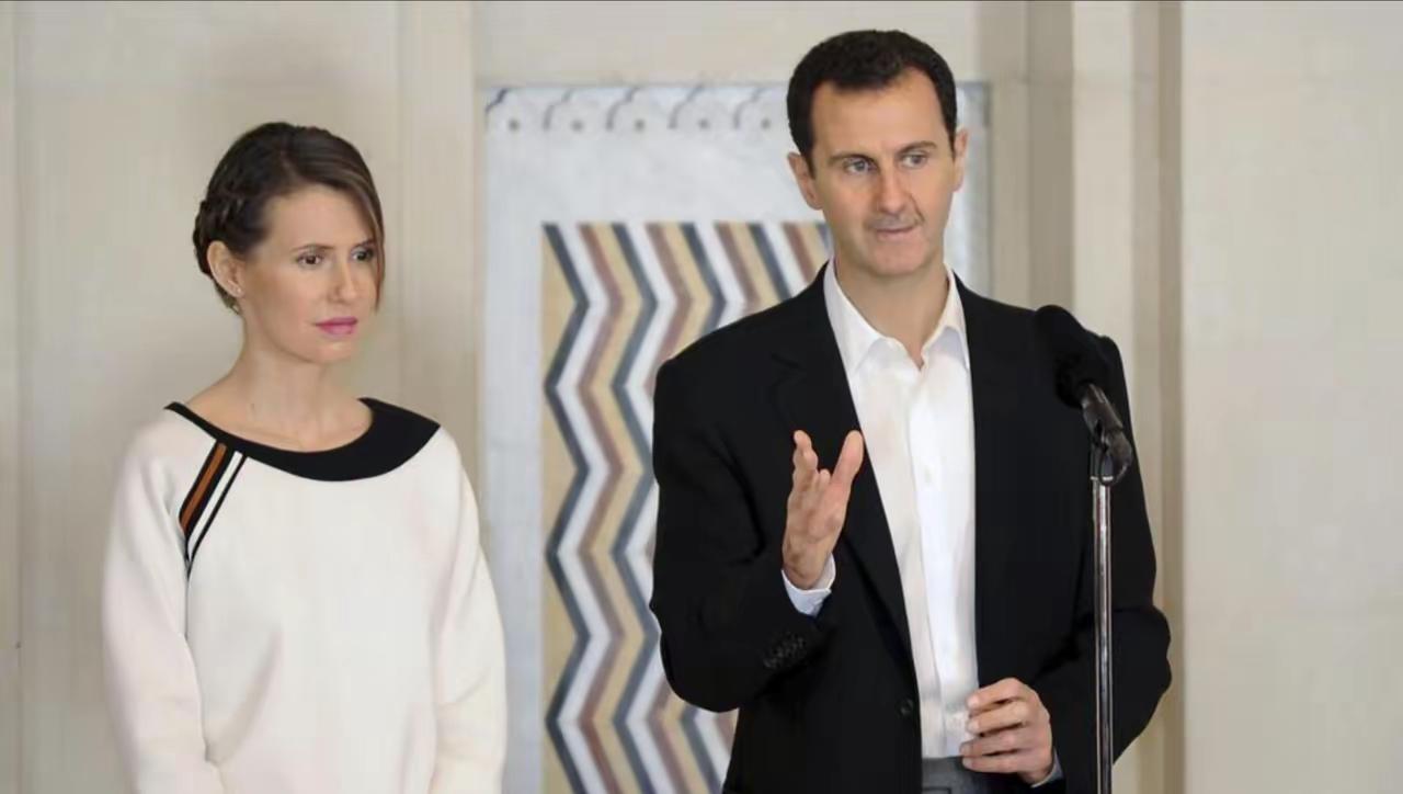 叙利亚十几年内战，死了几十万百姓，最终的结果就是朱拉尼取代了巴沙尔，由阿萨德家族