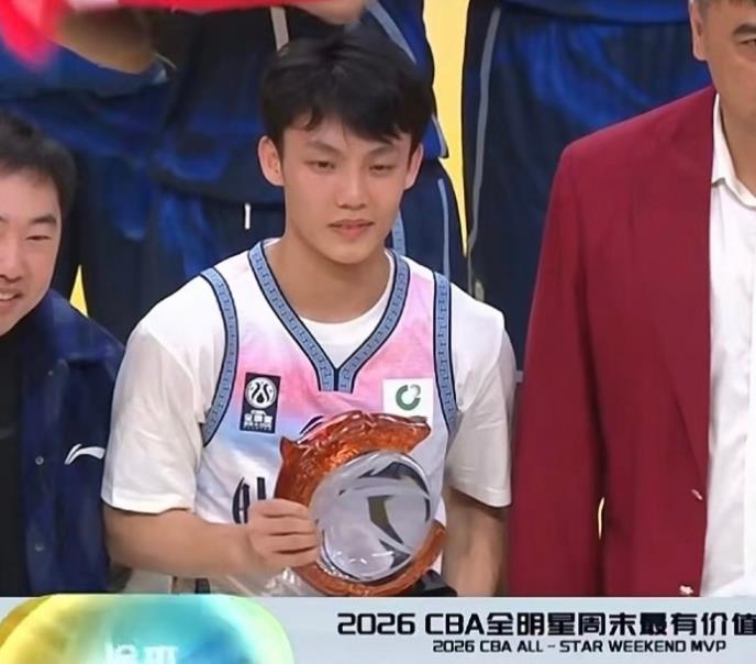 徐杰如愿以偿的拿到全明星赛MVP，这也是徐杰职业生涯个人拿到的最有分量的个人奖项