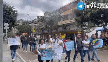 大批青年殒命乌克兰！哥伦比亚举行抗议乌克兰在当地招募雇佣兵游行活动！据埃菲社报道