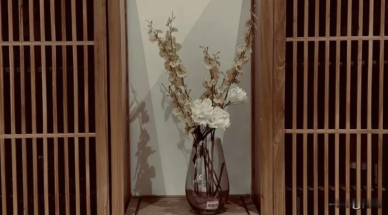 简静藏岁月，素雅渡浮生生命行至深处，看过万千繁华，历经世事浮沉，终会懂得，活