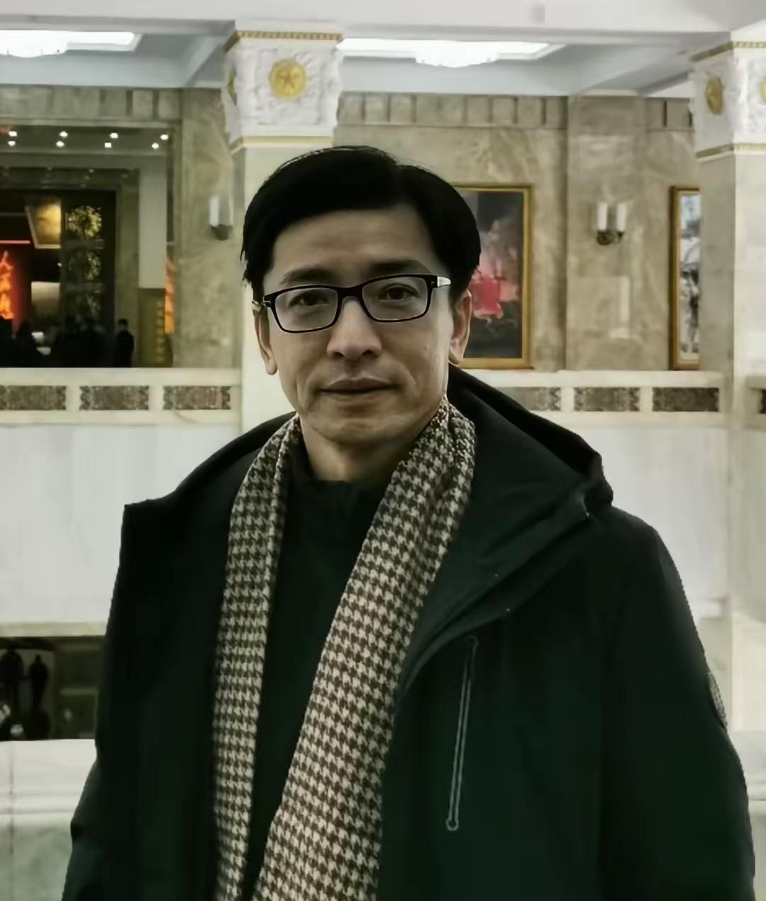 演员王鑫主动投案自首看了这个新闻，我着实震惊了要知道王鑫不只是一名演员，还是