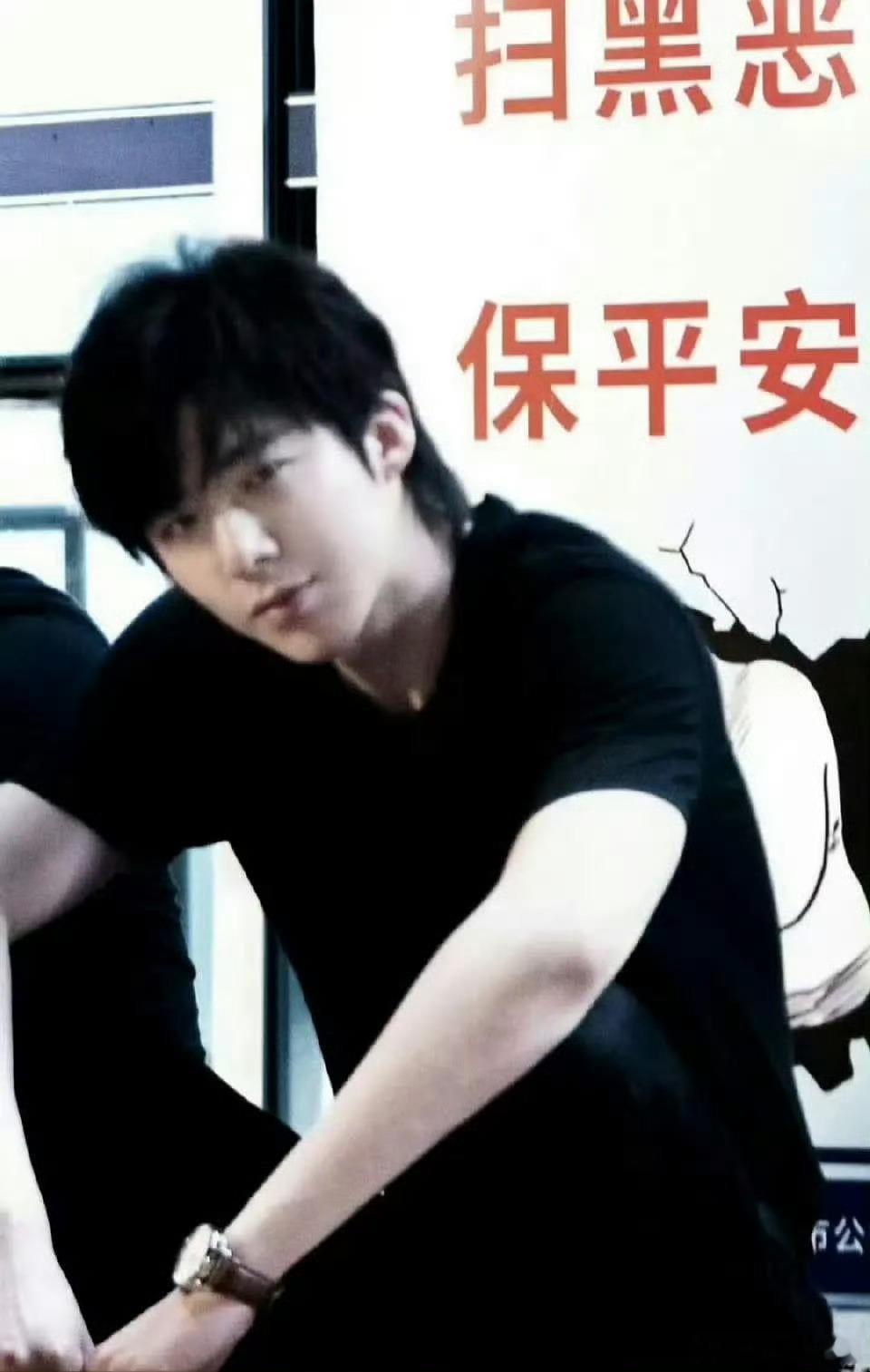 刘宇宁首次挑战正剧角色刘宇宁资源也太好了吧，和孙红雷合作，我记得在综艺里他俩刚见