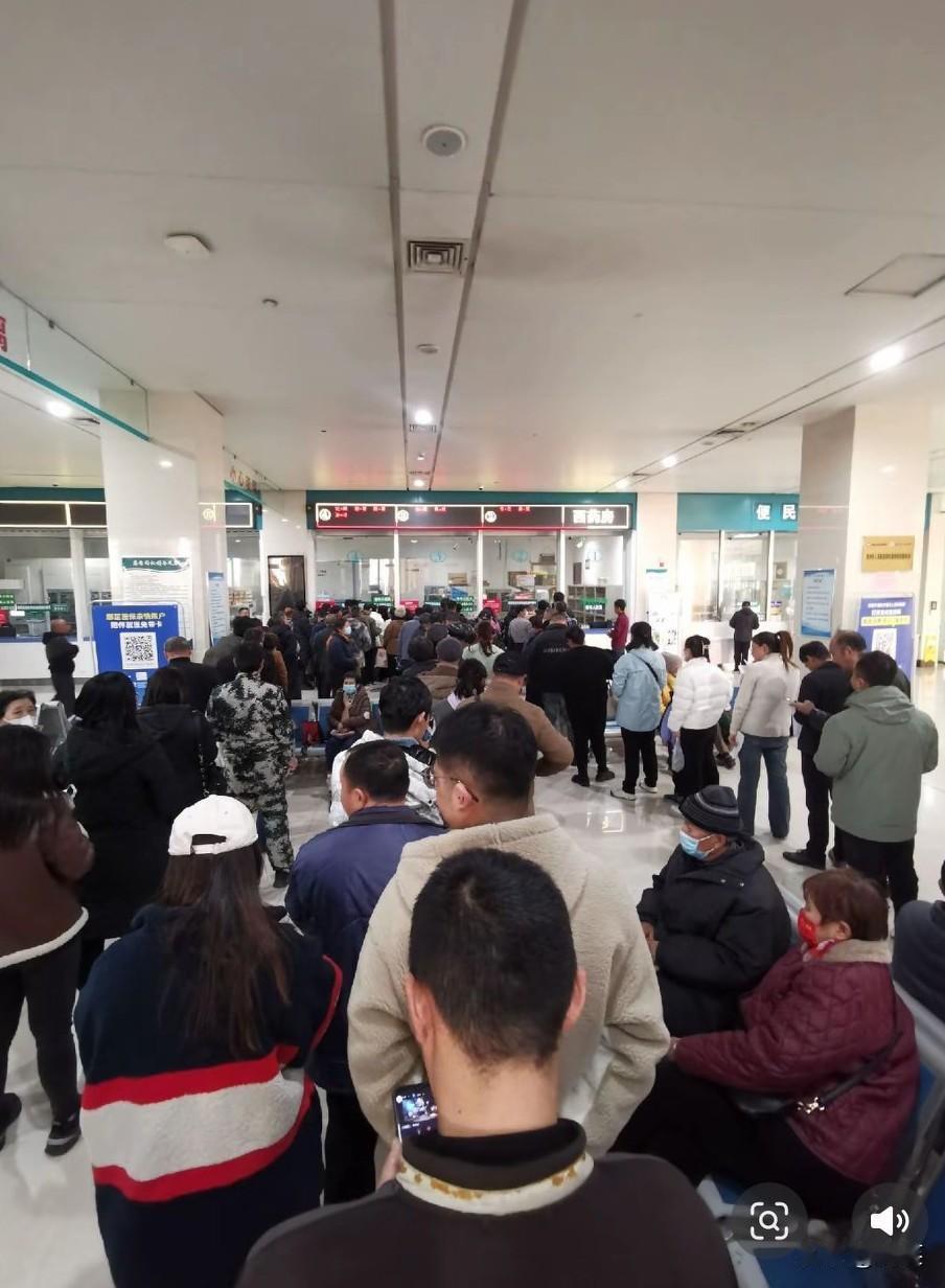 我老伴60岁，一个月前感觉浑身没劲，腿像灌了铅一样，本以为是秋收累的，可休息几天