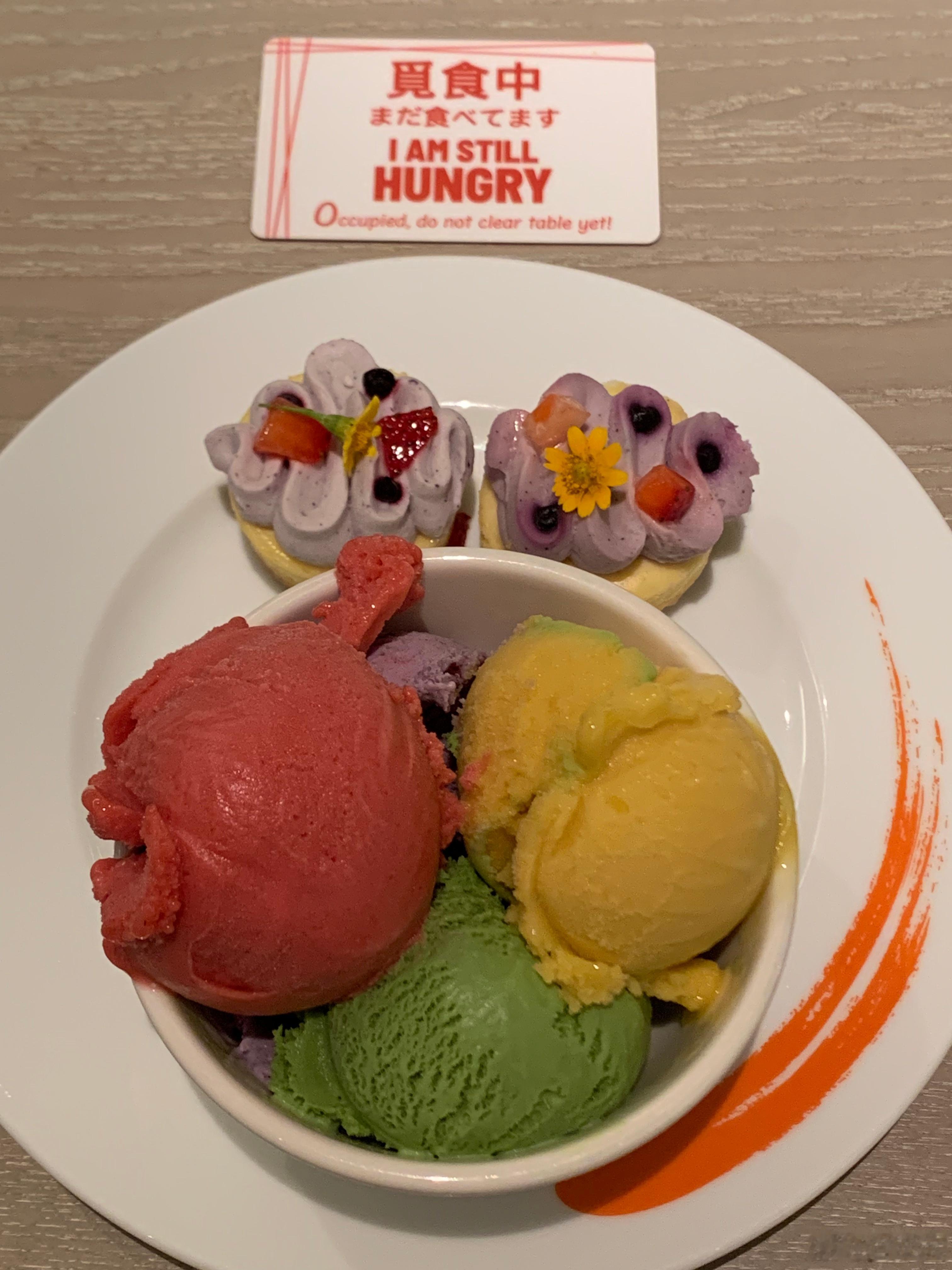 一进台北的香格里拉酒店，就闻到了上海、苏州、南京、扬州香格里拉熟悉的香味。自助餐