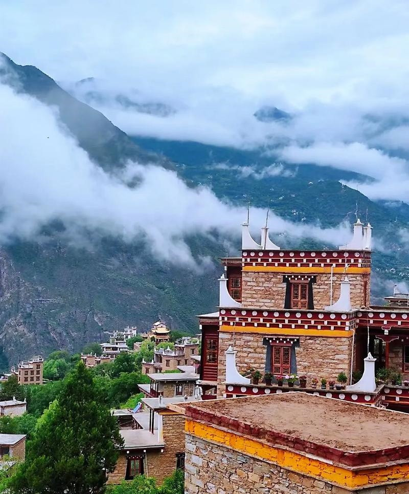 四川丹巴最美藏寨，美景和美食打卡攻略！