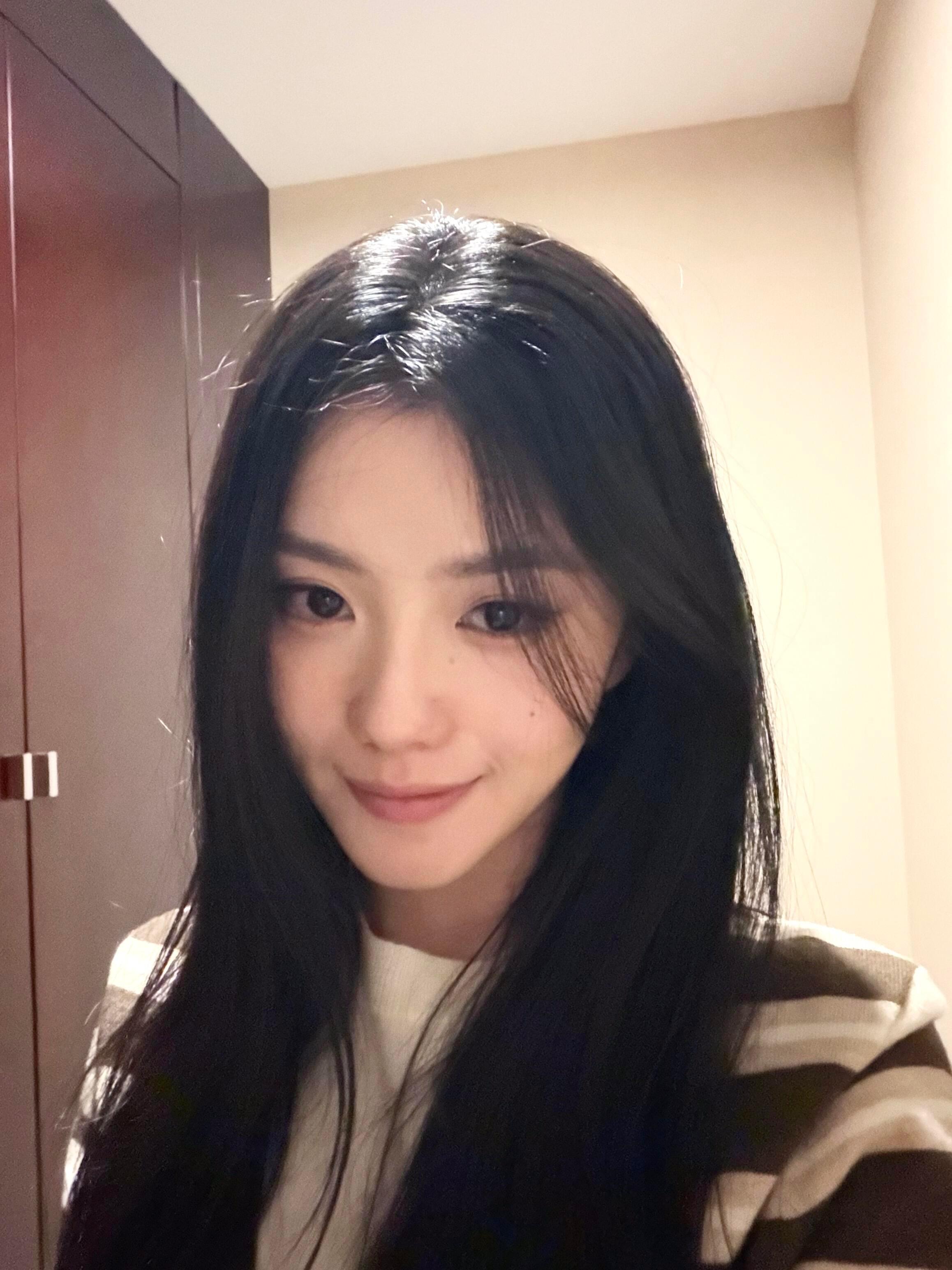 刘浩存更新自拍🤳🏻贵价小卡再➕1​​​