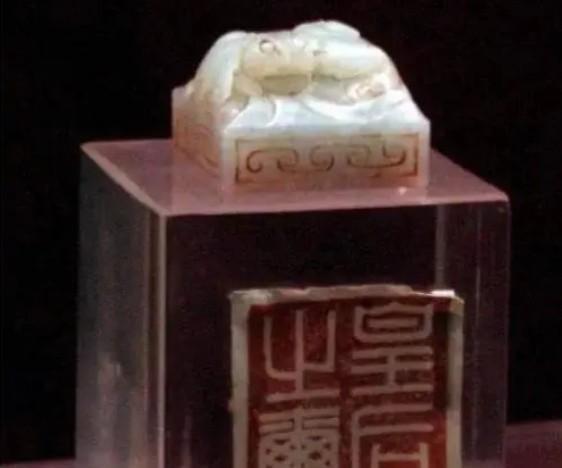 1968年，陕西一少年将自己在河里捡到的“皇后之玺”捐献给国家，得到20元奖励。
