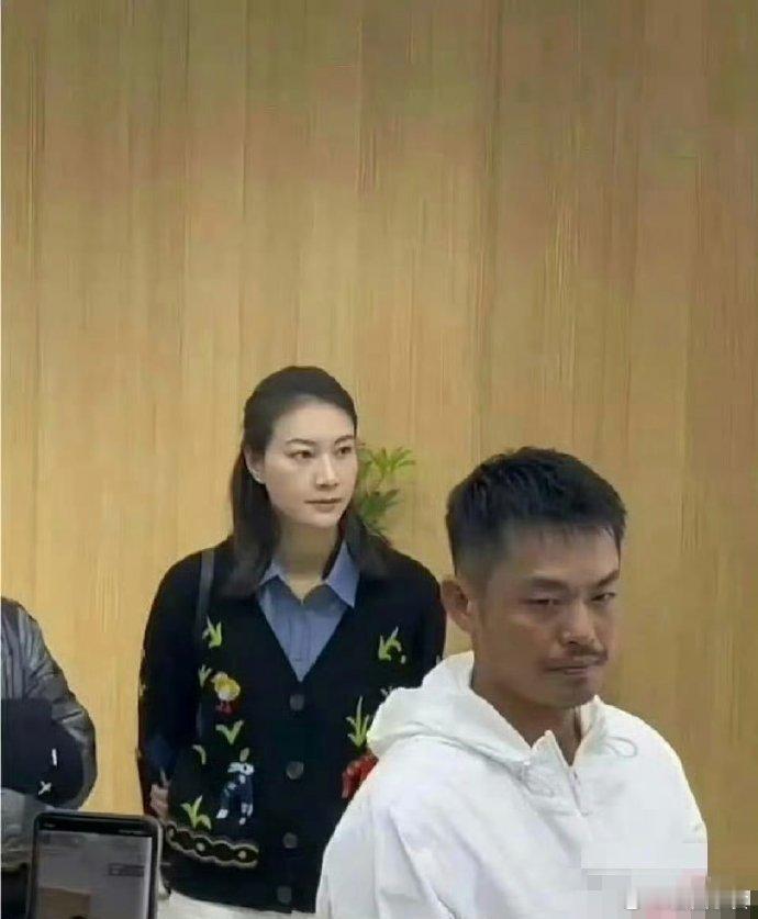 不得不说，男人还是要得管住自己啊，要不然像谢杏芳这样看林丹，眼神真的吓人​​