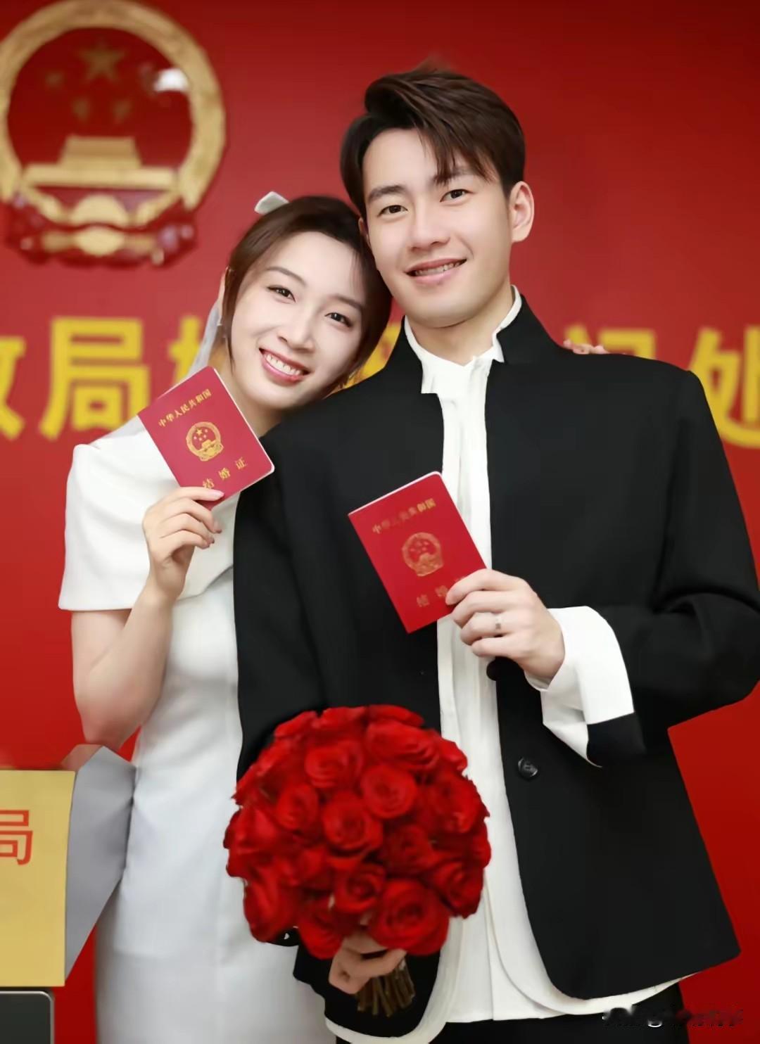王昶和梁伟铿这次世锦赛男双夺冠，是真把巴黎奥运后那段低谷熬过去了。不是因为网