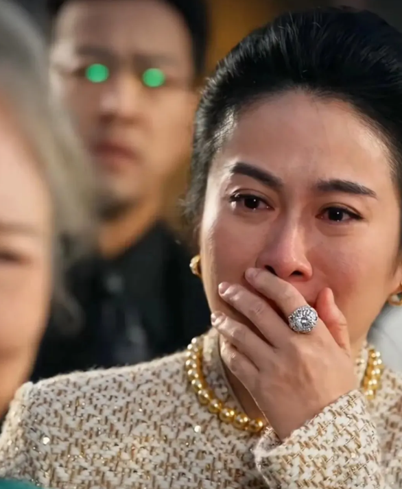 叶璇一进短剧就是降维打击哭戏一出同框全是背景板真的被叶璇在短剧里的表现狠狠惊艳