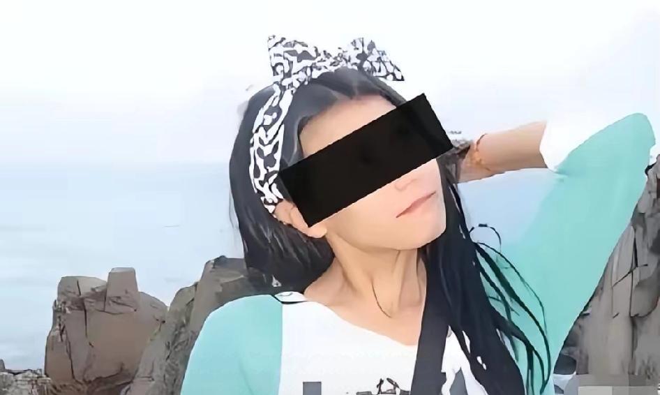 “脸都不要了!”一女子趁丈夫去非洲务工之际，先是与初恋复合，然后又跟小区离异男子