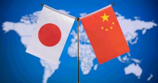 法媒表示，中国正在利用“美国式”的制裁方式对付日本！1月8日，法新社刊文表示，北