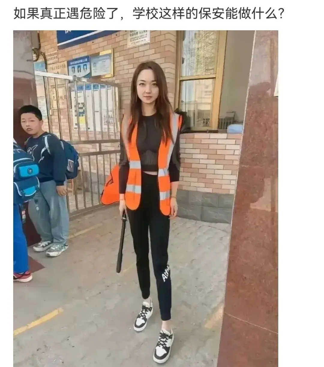 保安的作用！缓解歹徒压力