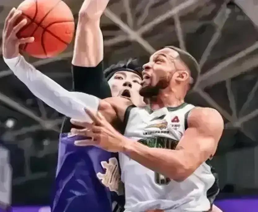 洛夫顿一场打服全联盟昨晚上海打辽宁，洛夫顿29分10助攻0失误，古德温26