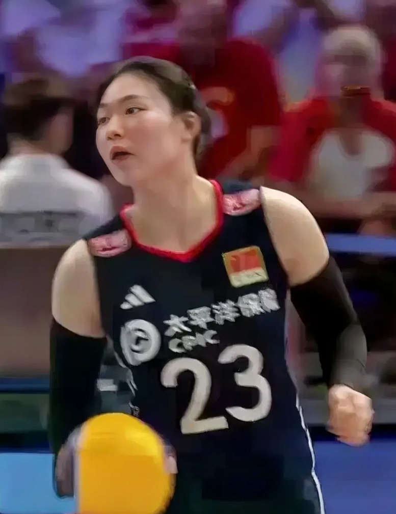 终于明白张籽萱为什么穿23号球衣了。原来女排大名单有24人。也就意味着，赵勇