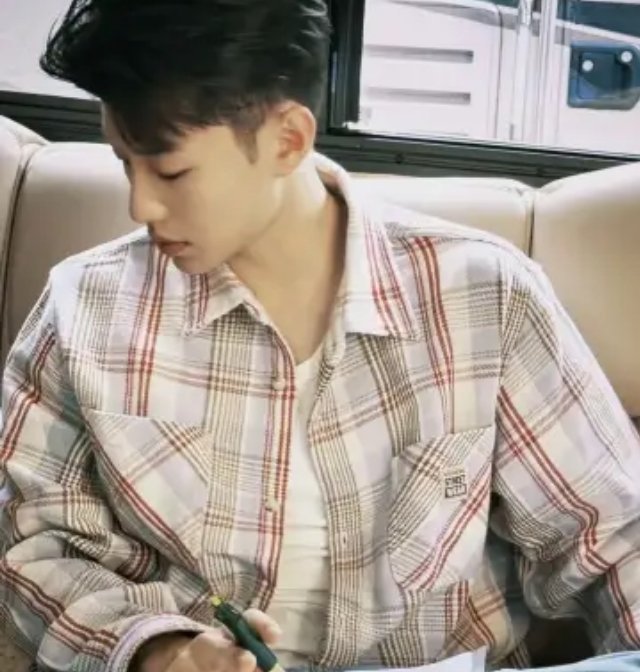 知道代旭很早，一直都是演技很好的黄金大配角，所以一点都不惊讶他老来得粉。但之前真