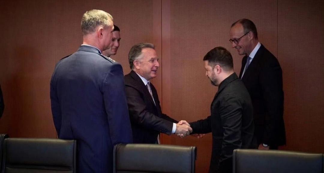 现在所有的问题就卡在领土问题上，怎么办？目前乌克兰已经“放弃加入北约”换“美