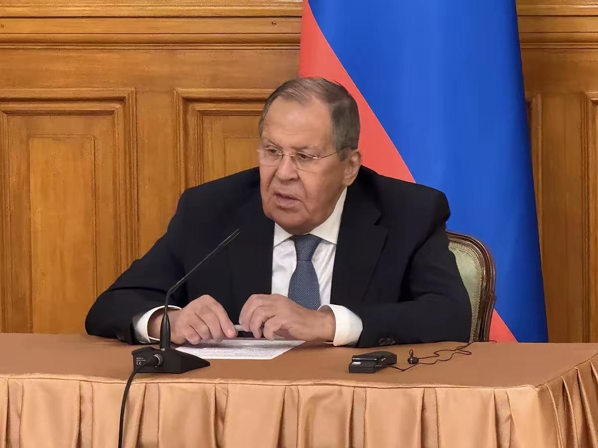 【里外不是人】​俄罗斯卫星通讯社12月1日报道，俄罗斯外长拉夫罗夫表示，莫斯科