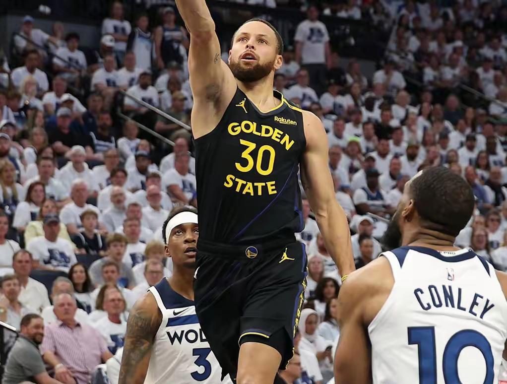 就在刚才，NBA新历史诞生，西部第7以下克上，核心伤退，18记三分北京时间5