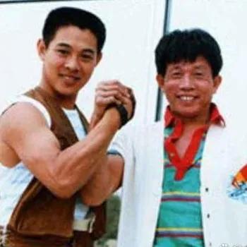 1985年，刘家良告诉李连杰，“杰仔，明天凌晨三点拍日出，别迟到！”第二天，李连