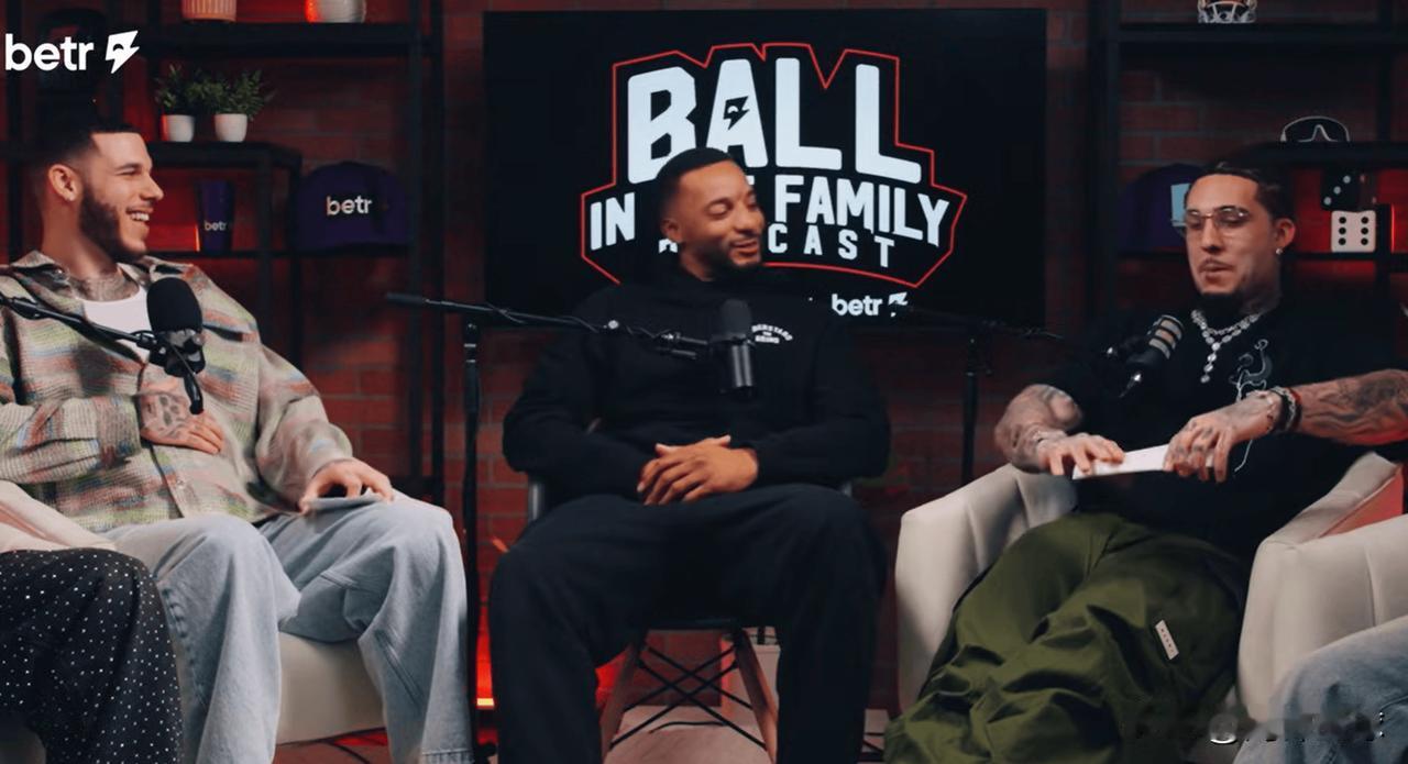 鲍威尔炮轰快船管理层：他们不该交易我！今日，快船旧将鲍威尔在朗佐-鲍尔主持的