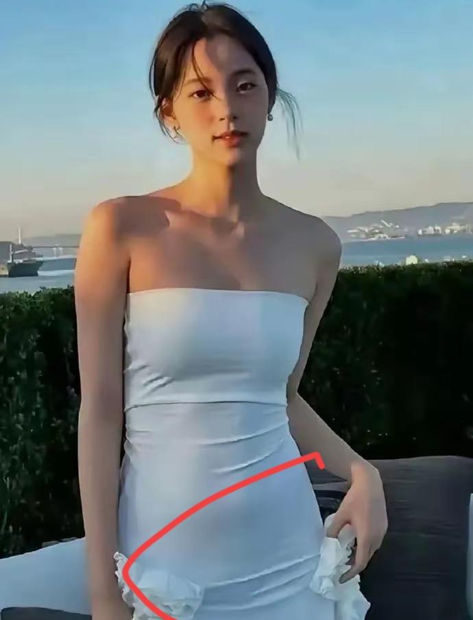 真的太不可思议了欧阳娜娜那么那么瘦居然还有小肚子我们普通人有个小肚子也