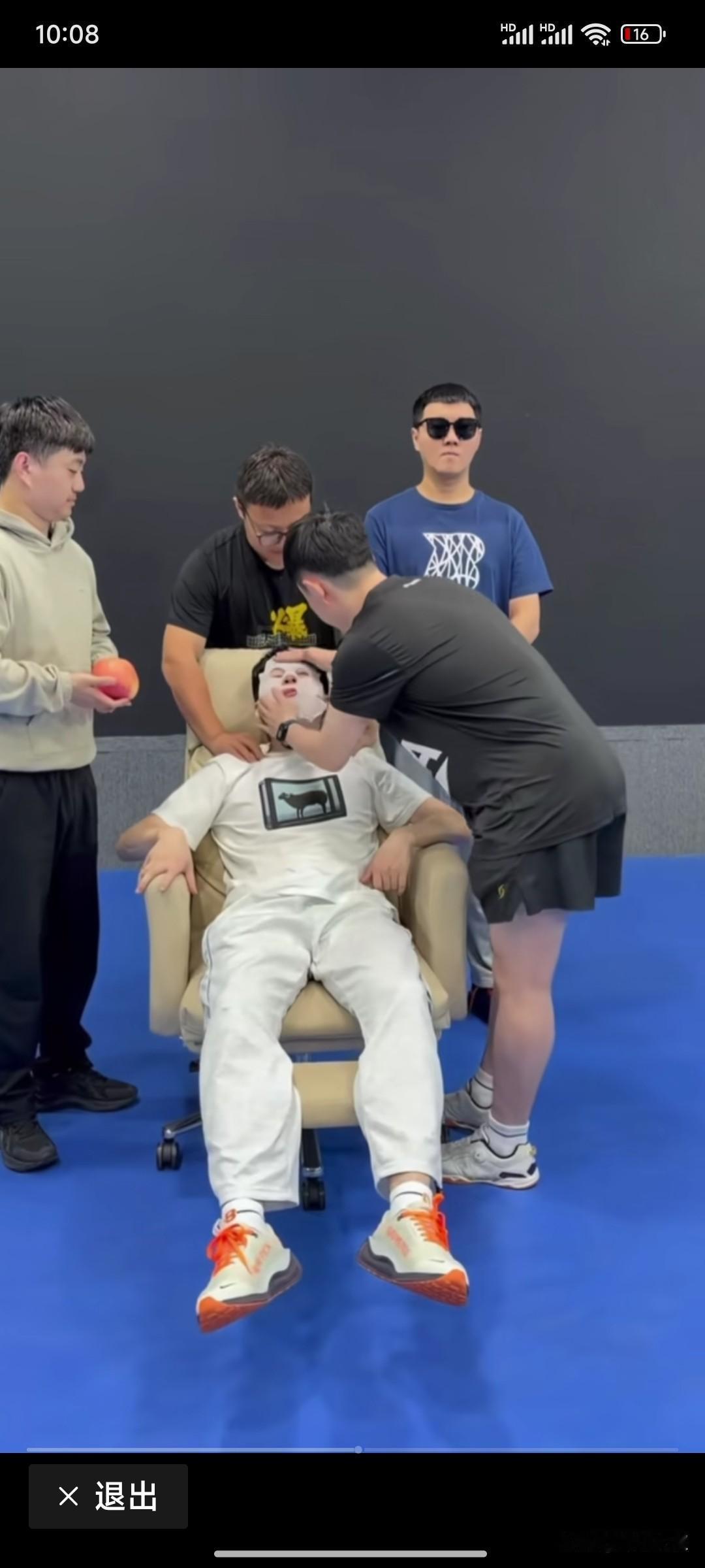 笑死我了！方博约于何一打比赛，各种作妖，各种欺负人！说请于何一吃的海参，结