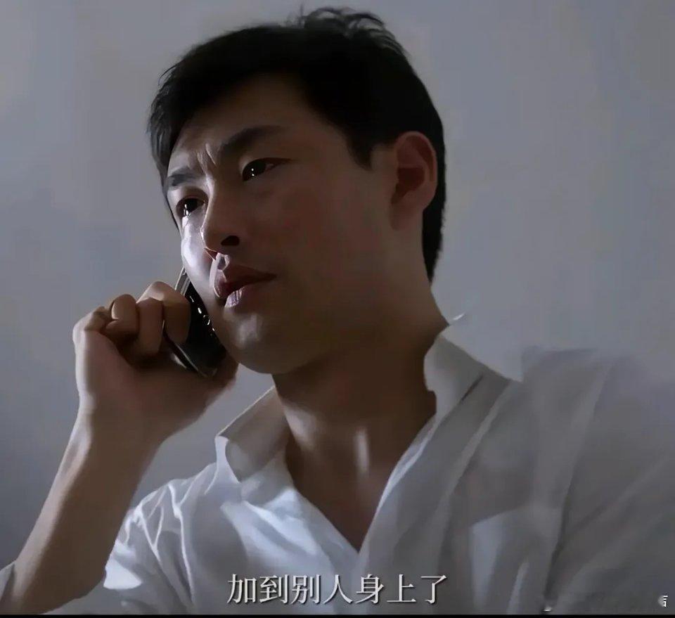 《淬火年代》：柳钧与钱宏明的友情像块烧红的铁，在时代熔炉里烫得人眼眶发酸。柳钧倾