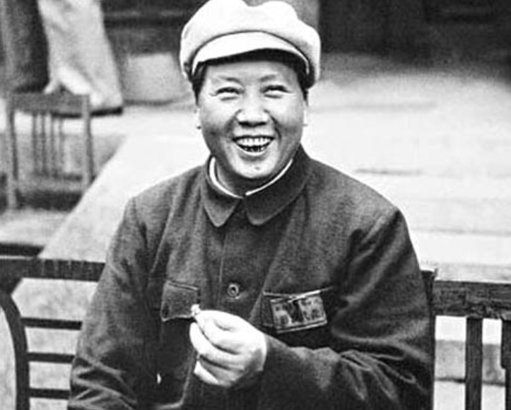 建国后，毛主席虽然工作繁忙，但他也知道劳逸结合，在工作之余很喜欢听相声，在笑声中