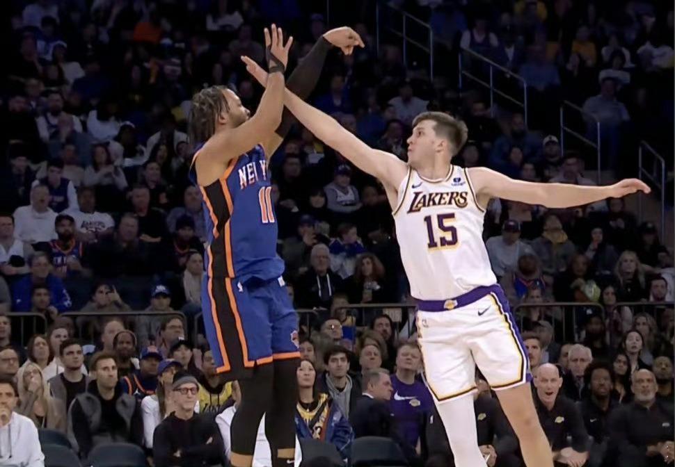 独行侠当初放走布伦森的原因，在里夫斯身上也能找到！布伦森离开独行侠后，在尼克斯打